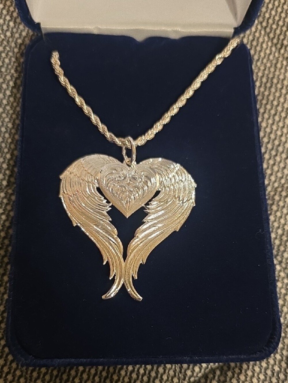 Montana Silversmiths Silver Angel Wing Heart Pendant Necklace - Picture 3 of 3